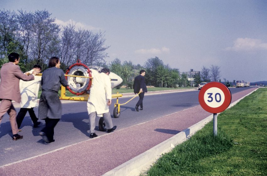 La pointe de fusée Cassiopée/Minisis en route vers les moyens d’essais du CNES à Brétigny‑sur‑Orge en vitesse limitée... grèves de mai 68 oblige.