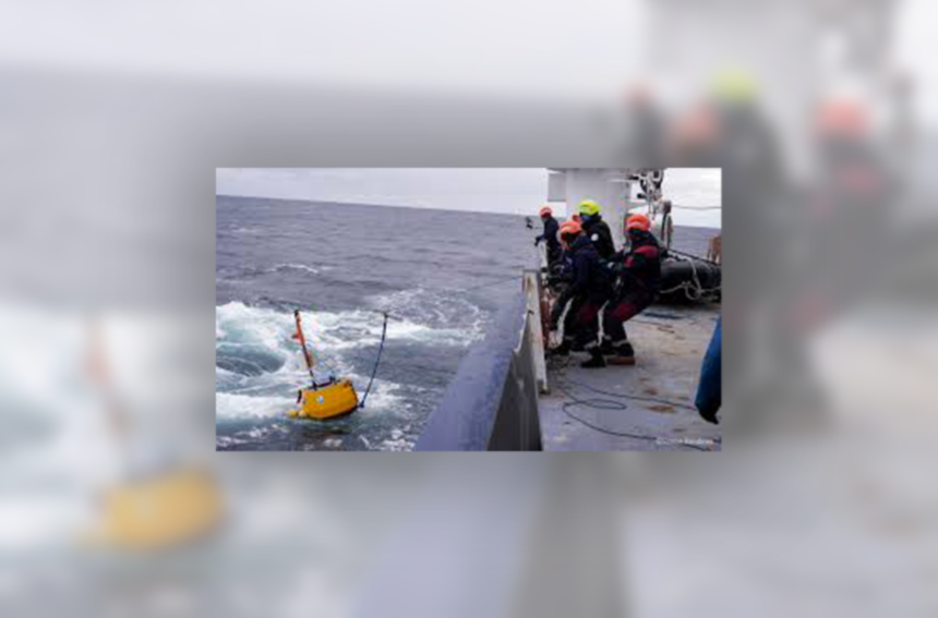 Récupération de la ligne de mouillage d’1 km de long ayant permis de récupérer la neige marine, lors de la campagne APERO.