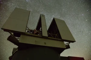 Le Large Binocular Telescope au Mont Graham, Arizona (États-Unis)